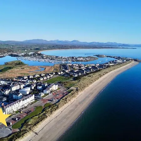 Beach Front Apartment Pwllheli Exterior photo