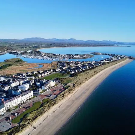 Beach Front Apartment Pwllheli Exterior photo